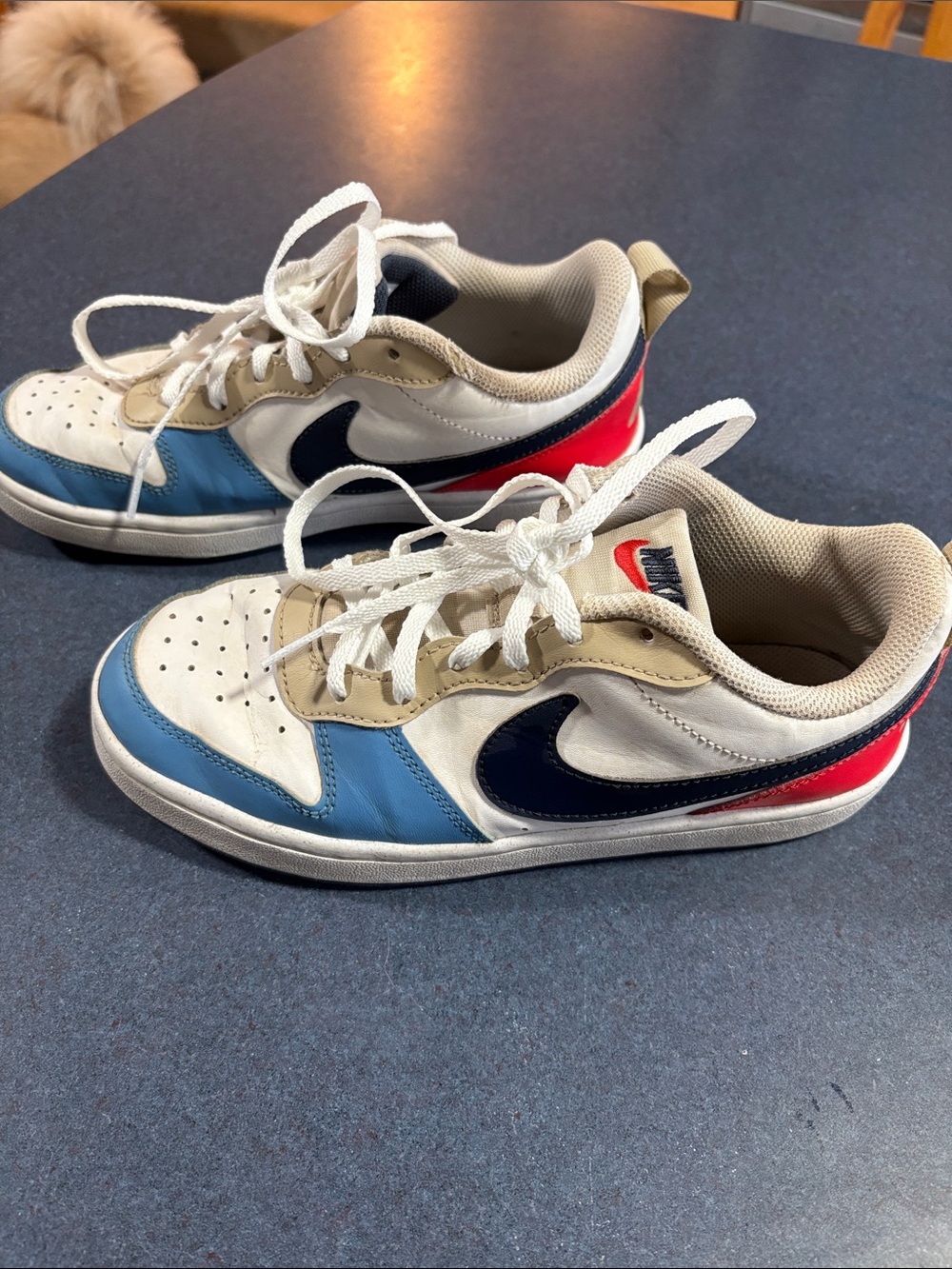 Nike Kids Low-Top Sneakers in White, Blue & Red